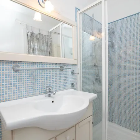 Flat Sud شقة بالاو